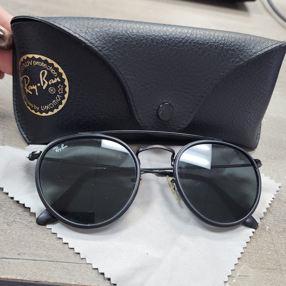 Ray-Ban Classic Black Sunglasses with Case